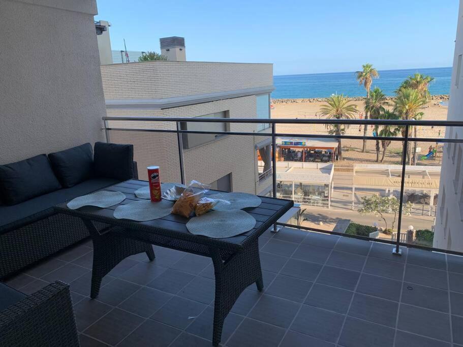 Apartamento Cunit, Front Line With Sea View Exterior foto